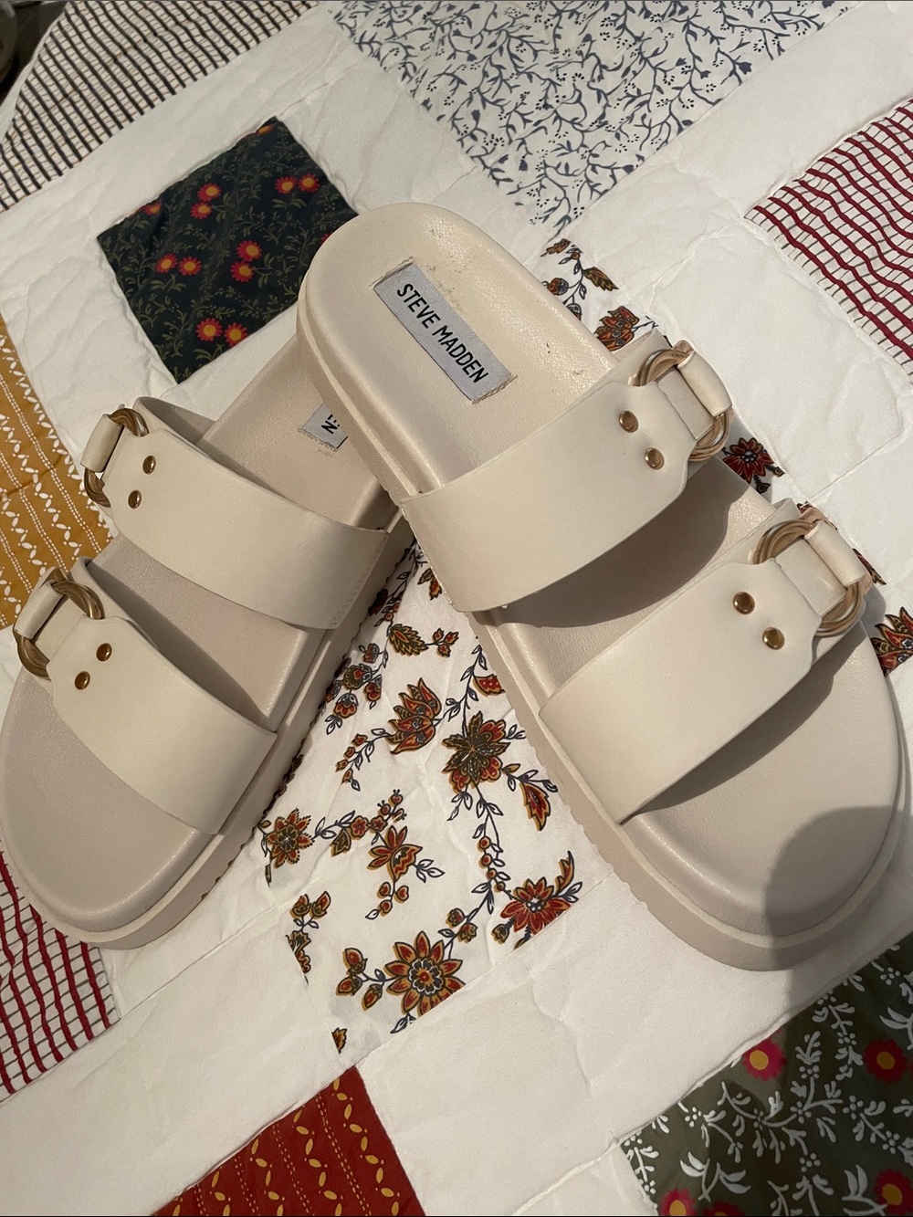 Steve Madden super cute beige sandals with gold buckle detail in size 8.5